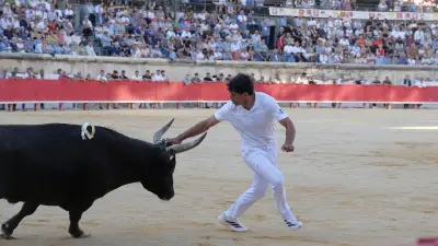 Feria de Nîmes 2026 : Cadenas éblouit, Merlot ovationné