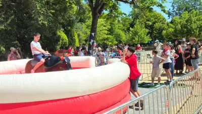 Feria de Nîmes 2026 : le toro mécanique fait danser les ados