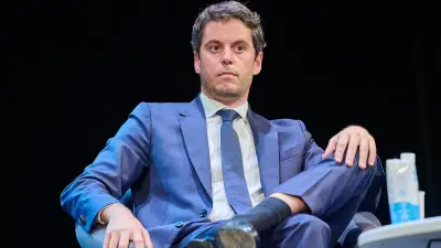 Gabriel Attal officialise sa candidature à la présidentielle 2027 dans l'Aveyron