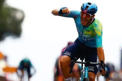 Giro 2026 : Davide Ballerini remporte la 5e étape après une chute dans le final