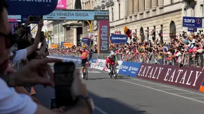 Giro 2026 : Zanoncello exclu pour coup de tête dans le sprint final