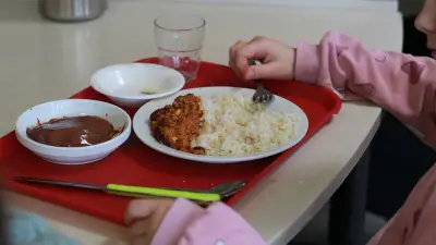 Grève périscolaire à Paris : des parents d'élèves en difficulté