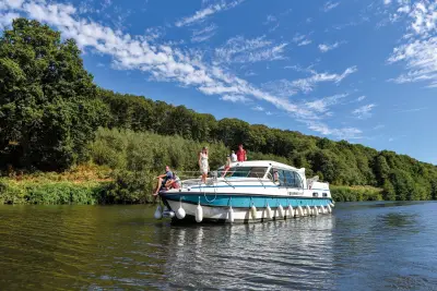 Guide complet pour louer un bateau fluvial sans permis avec Riverly