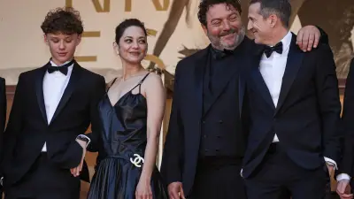 Guillaume Canet ovationné à Cannes pour « Karma », son thriller avec Cotillard