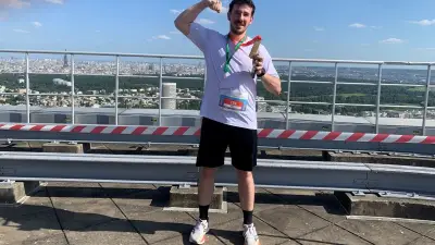 Ils ont gravi les 800 marches de la tour Légende à La Défense pour une bonne cause