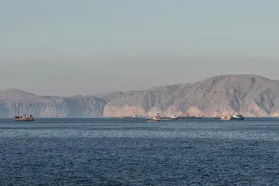 Iran menace d'imposer des permis pour câbles sous-marins à Ormuz