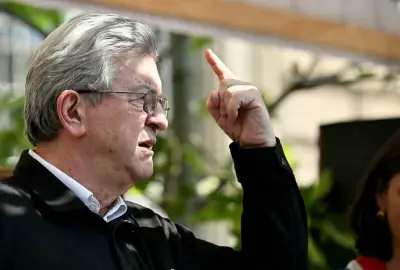 Jean-Luc Mélenchon officialise sa candidature à la présidentielle