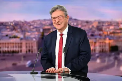 Jean-Luc Mélenchon officialise sa candidature pour 2027