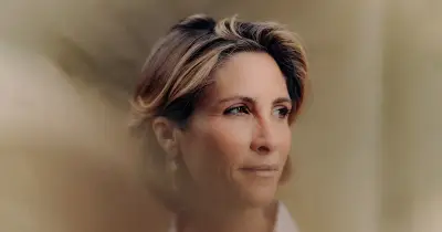 Julia de Funès : sortir des débats binaires par la pensée distinguée