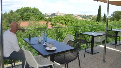 Le 9 : une halte gastronomique unique sur le canal du Midi à Béziers