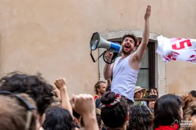 « Le Pédé » : une performance artistique dans les rues de Mont-de-Marsan