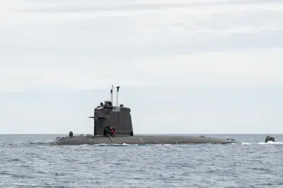 Le sous-marin nucléaire Perle quitte Toulon pour sa déconstruction