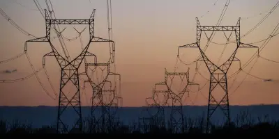 Macron réunit les acteurs de l'électricité pour accélérer l'électrification