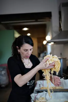 Manger est un engagement face au fascisme : des banquets de pasta pour dire basta