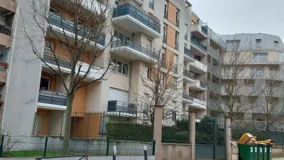 Matricide dans les Hauts-de-Seine : portrait ambivalent de la victime au procès