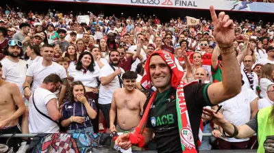 Maxime Lucu, capitaine de l'UBB, savoure son titre à Bilbao devant sa famille