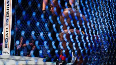 MMA : un combattant jette l'éponge après un coup de tête litigieux