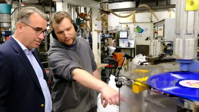MPO, le spécialiste du vinyle, triple sa production en Mayenne