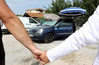 Mère et fils vivent dans leur voiture sur un parking à Antibes depuis 4 mois