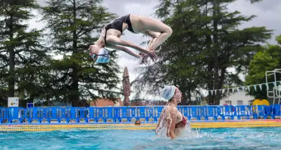 Natation synchronisée : les Girondins de Bordeaux en démonstration à Pau