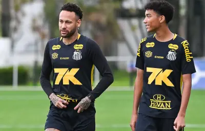 Neymar accusé d'avoir giflé Robinho Jr à l'entraînement de Santos