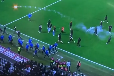 OGC Nice : envahissement du terrain après le nul contre Metz, les joueurs évacués