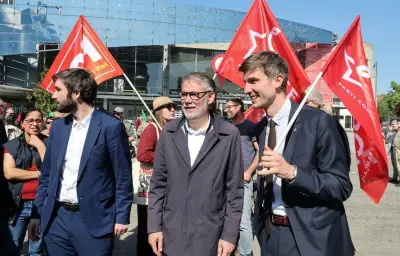 Olivier Faure enfariné lors du 1er-Mai à Amiens par des militants d'extrême gauche