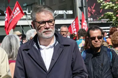 Olivier Faure enfariné par des militants d'extrême gauche lors du 1er mai à Amiens