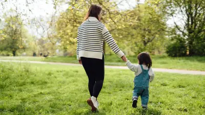 À Paris, la double vie des parents séparés entre fête et coquillettes