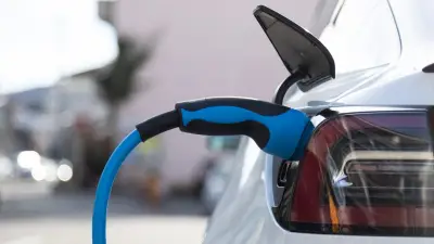 Peugeot électrique : autonomie réelle moitié moins, concessionnaire condamné
