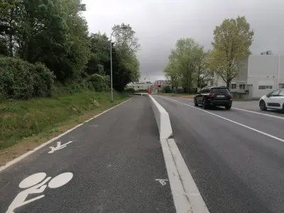 Piste cyclable à Saintes : une cohabitation délicate entre vélos et voitures