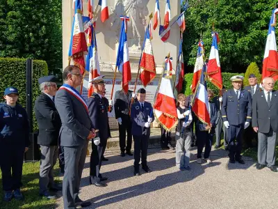 À Pont-l'Abbé-d'Arnoult, la jeune génération devient gardienne du souvenir