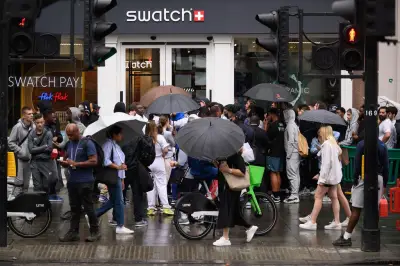 Pourquoi des gens dorment-ils devant des magasins Swatch ?