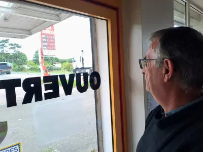 Pris entre flambée des prix et travaux, un pompiste lutte pour survivre