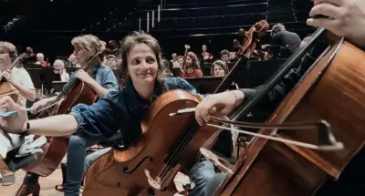 Projections du documentaire 'Nous l'orchestre' en Gironde avec le chef Eduardo Lopez