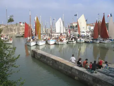 Rassemblement de voiliers traditionnels à Saint-Denis-d'Oléron le 17 mai