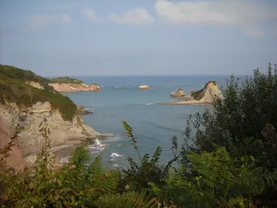 Réédition enrichie : La Corniche basque se révèle