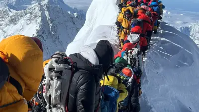 Record de 274 alpinistes sur l'Everest en un jour : craintes de surtourisme