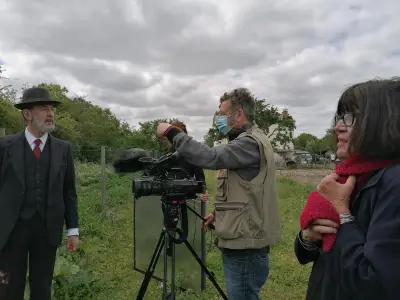 Robin Renucci tourne à Saint-Hilaire-la-Palud pour le docufiction 