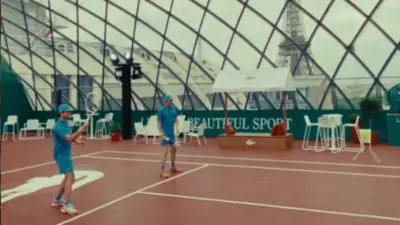 Roland-Garros 2026 : Lacoste ouvre son club éphémère avec court sur rooftop à Paris