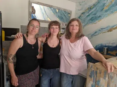 Rouffignac : le snack Yaka ouvre, Laurence Pelladeau aux fourneaux