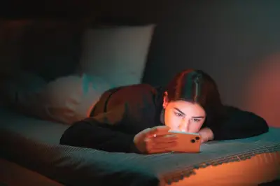 Réseaux sociaux : au-delà de l'interdiction, soutenir les parents