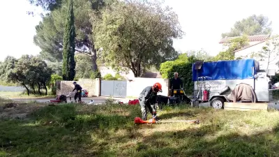 Seize bénévoles mobilisés pour débroussailler à Langlade