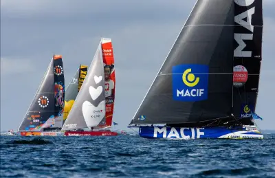 Sept bateaux au départ de la 1000 Race, Goodchild et Dorange en tête