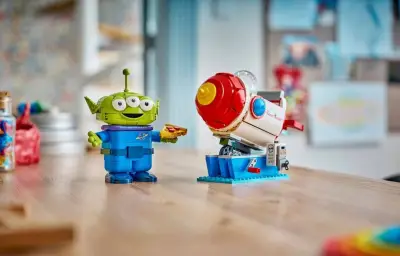 Set LEGO Toy Story : l'Alien de Pizza Planet à 59,99 €