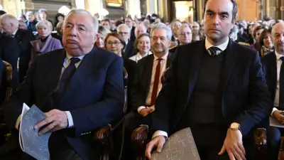 Sénat refuse de siéger après le 14 juillet : bras de fer avec le gouvernement