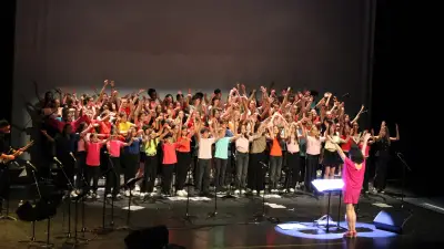 Spectacle "Battements de cœur" : un triomphe pour la chorale du collège George-Ville