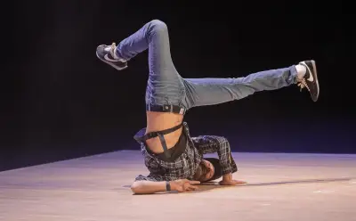 Spectacle hip-hop annuel : une galaxie de danse et d'émotions