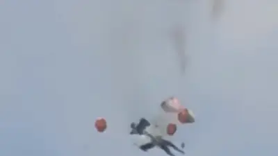 États-Unis : collision spectaculaire entre deux avions militaires, pilotes indemnes