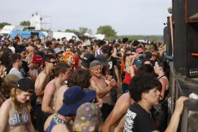Teknival près de Bourges : 17 000 à 40 000 participants sur un site militaire
